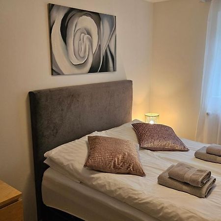 B&B Rooms Husavik 3 מראה חיצוני תמונה